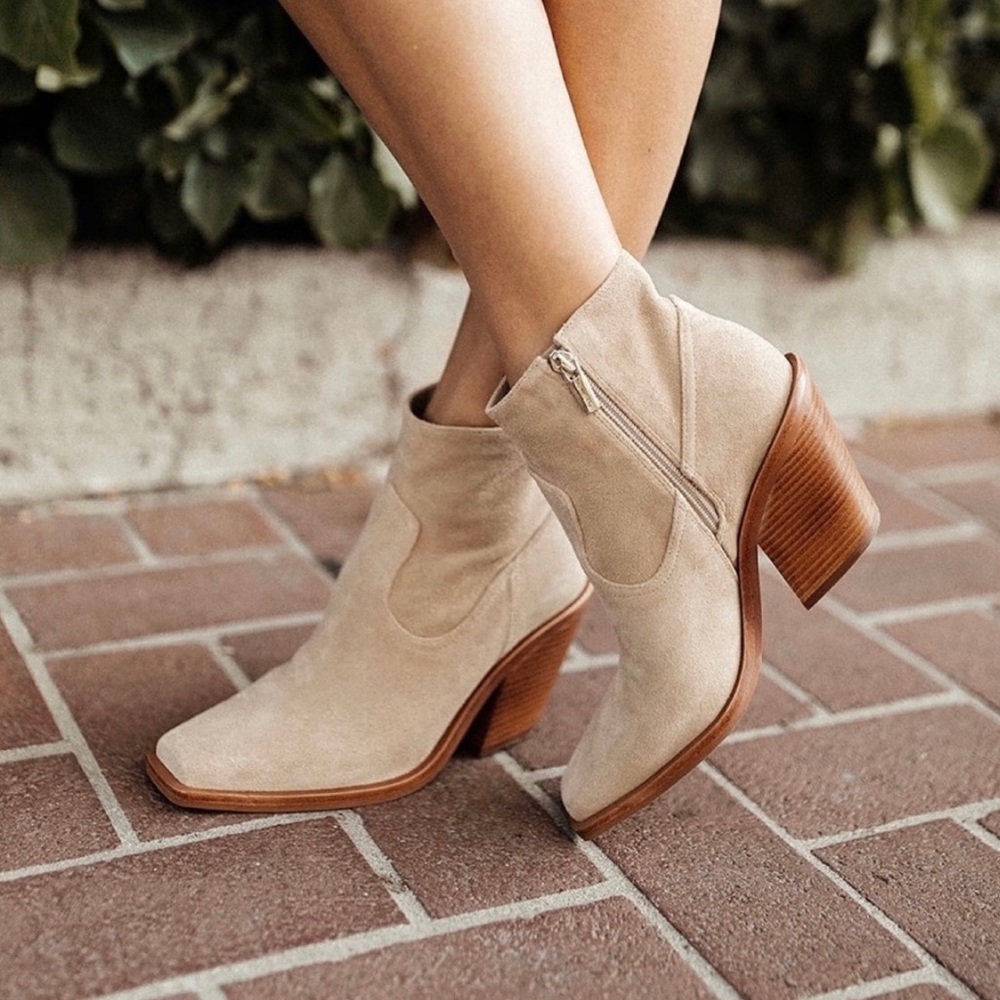 NIB Vince Camuto Amtinda Square Toe Block Heel Leather Bootie Tortilla 9M